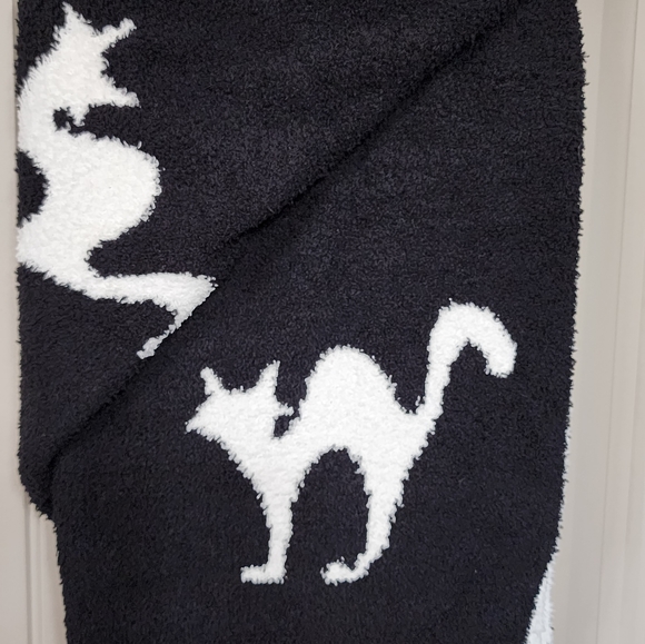 Novogratz Black Cat Sherpa Throw Blanket Reversible - Picture 4 of 5